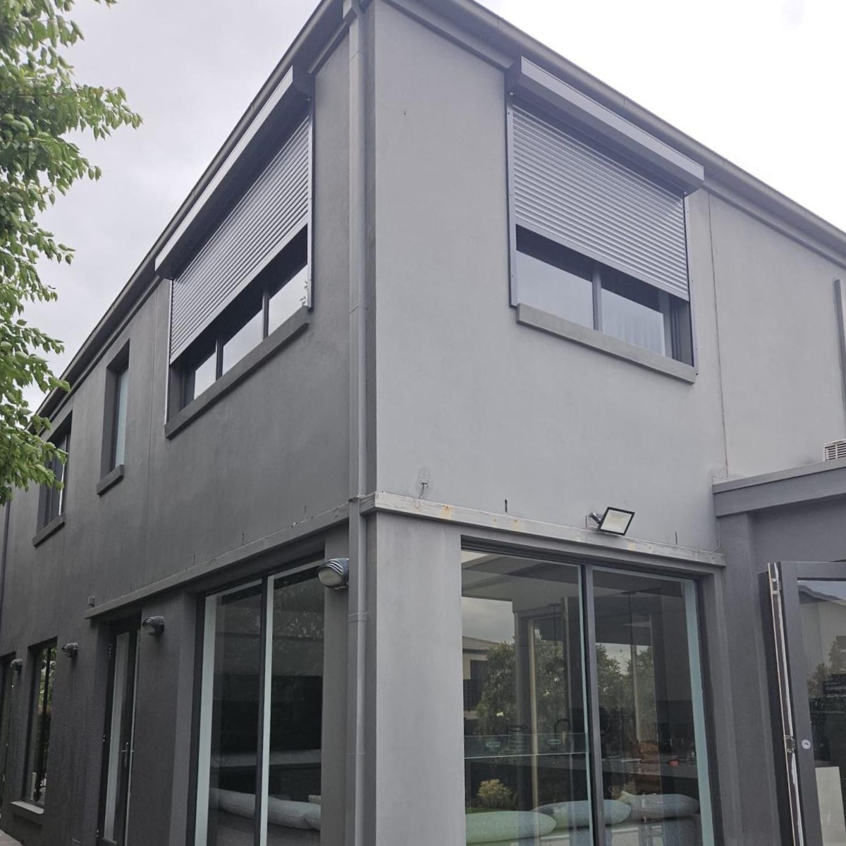 Residential window roller shutter